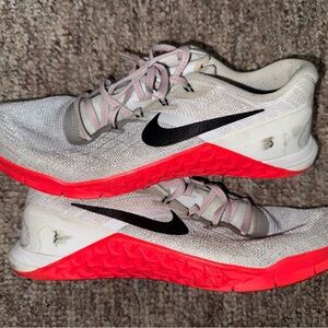 Nike Women's size 10 Metcon 3 Training Shoes in White with Pink/Red Soles